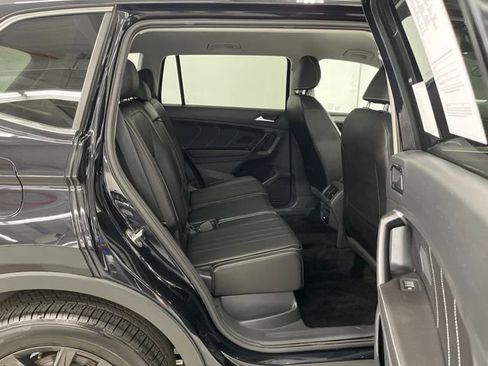 Used 2024 Volkswagen Tiguan SE AWD/4WD image 10