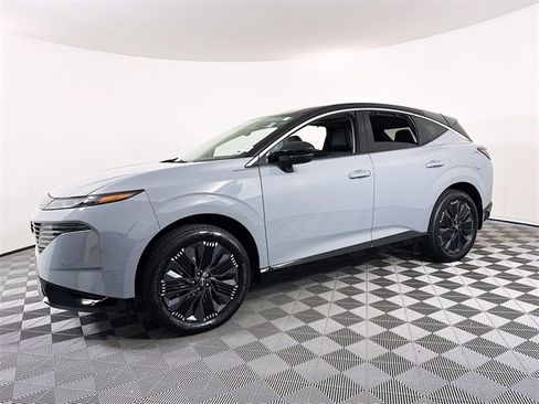 Certified 2025 Nissan Murano Platinum w/ Cargo Package image 3