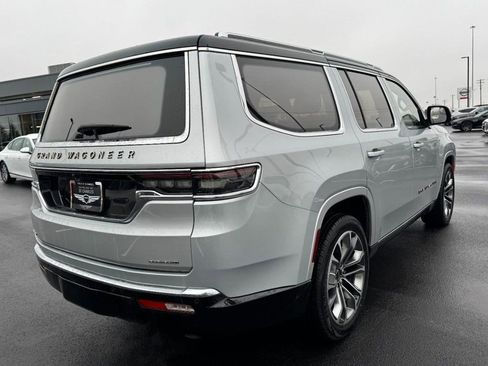 Used 2023 Jeep Grand Wagoneer Series III AWD/4WD image 3