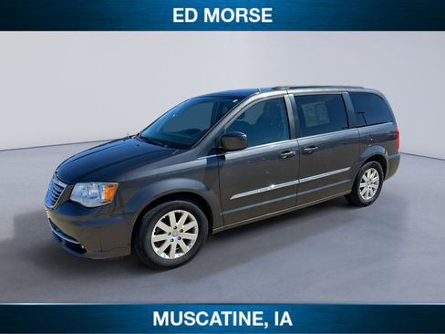 Used 2016 Chrysler Town & Country Touring image 1