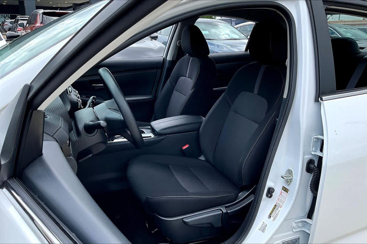 Used 2025 Nissan Sentra SV w/ Trunk Package FWD image 8