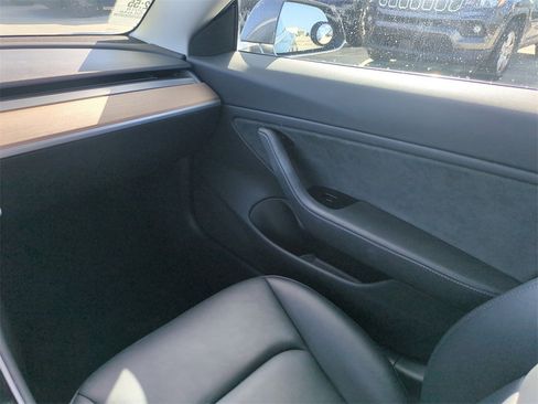 Used 2018 Tesla Model 3 Long Range image 16