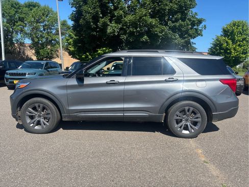 Used 2023 Ford Explorer XLT w/ Equipment Group 202A AWD/4WD image 8