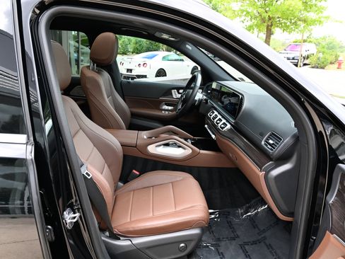 Used 2025 Mercedes-Benz GLS 450 4MATIC image 59