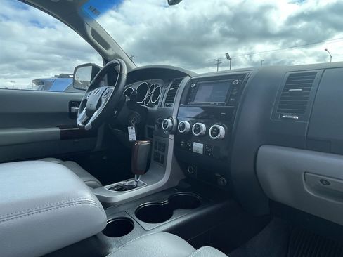Used 2017 Toyota Sequoia Platinum image 10