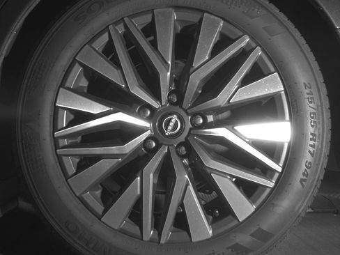 Used 2025 Nissan Altima 2.5 SV image 14