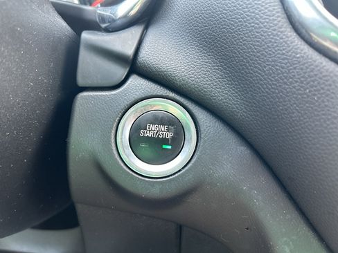 Used 2022 Chevrolet Equinox LT FWD image 32