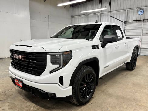 Used 2023 GMC Sierra 1500 Elevation RWD image 3