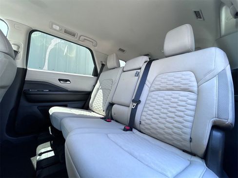 Used 2022 Nissan Pathfinder SV image 27