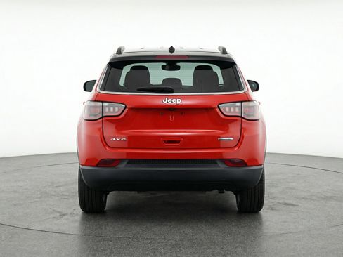 Used 2025 Jeep Compass Latitude AWD/4WD image 7