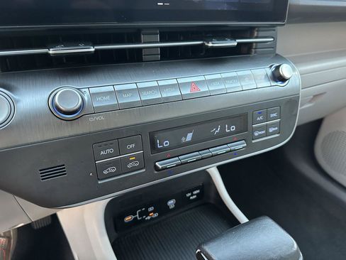 Used 2024 Hyundai Kona SEL AWD/4WD image 32