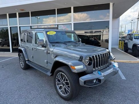 Used 2023 Jeep Wrangler Unlimited Sahara AWD/4WD image 2