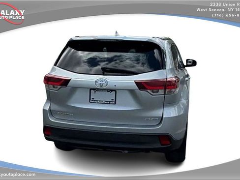 Used 2019 Toyota Highlander SE AWD/4WD image 6