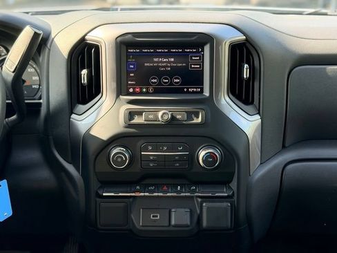 Used 2020 Chevrolet Silverado 1500 Custom w/ Custom Value Package AWD/4WD image 21