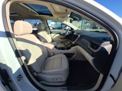 Used 2021 GMC Acadia Denali w/ Denali Ultimate Package image 17