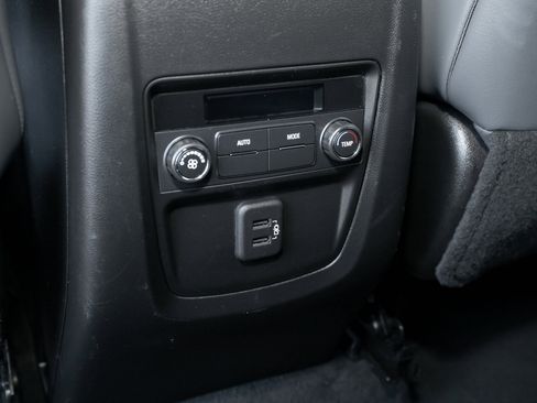 Used 2023 Buick Enclave Essence image 34