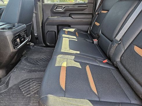 Used 2024 GMC Sierra 2500 AT4 w/ AT4 Premium Plus Package AWD/4WD image 21