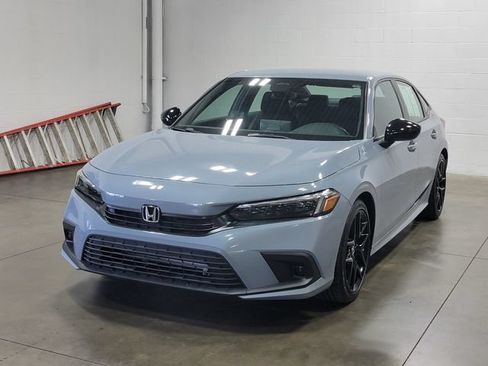 Used 2023 Honda Civic Sport image 2