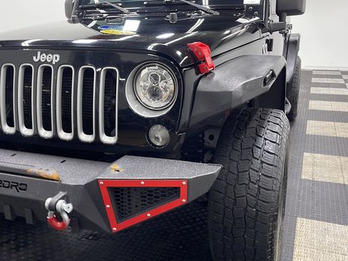 Used 2017 Jeep Wrangler Unlimited Sahara w/ Connectivity Group AWD/4WD image 26