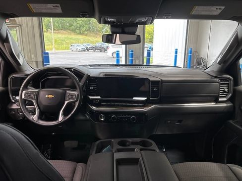 Used 2024 Chevrolet Silverado 1500 LT AWD/4WD image 11