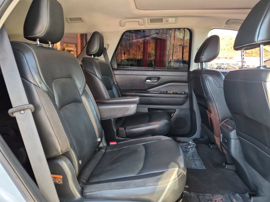 Used 2022 Nissan Pathfinder SL w/ SL Premium Package FWD image 16