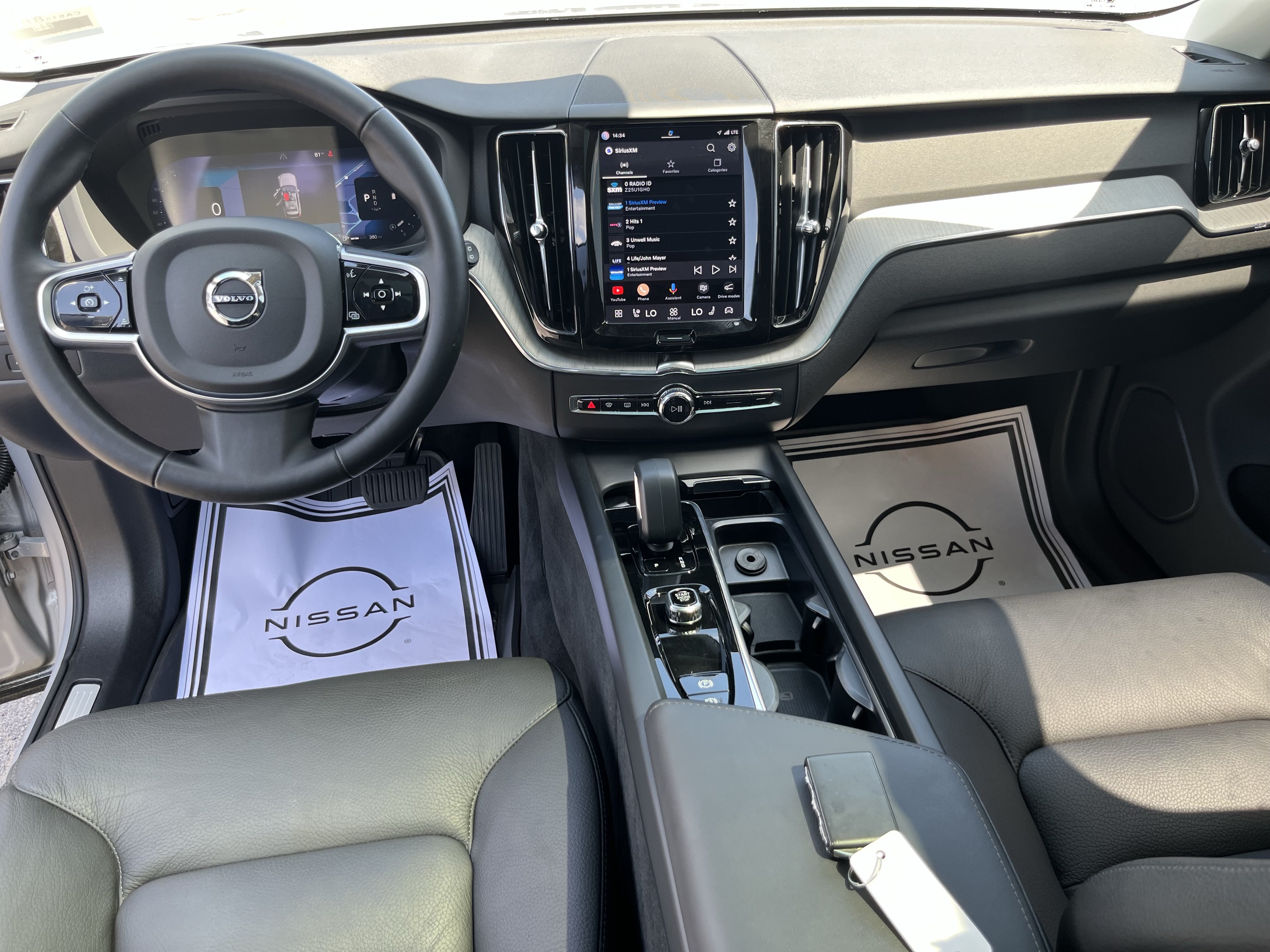 Used 2025 Volvo XC60 B5 Plus AWD/4WD image 22