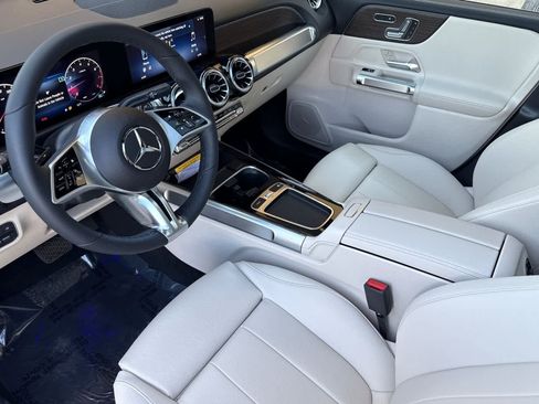 New 2026 Mercedes-Benz GLB 250 image 9