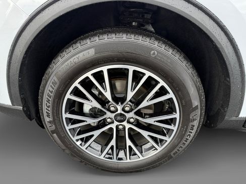 Used 2025 Ford Escape SE image 9