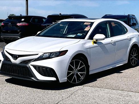 Used 2023 Toyota Camry SE FWD image 8