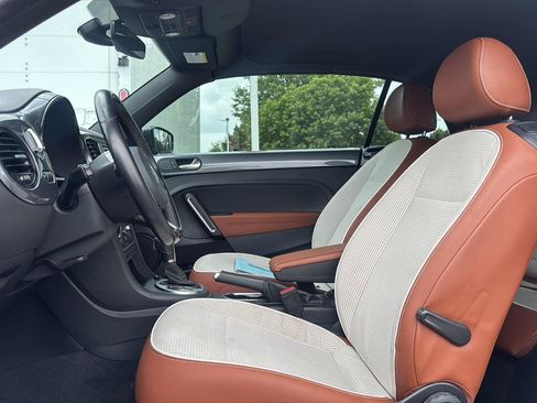 Used 2017 Volkswagen Beetle 1.8T Classic FWD image 4