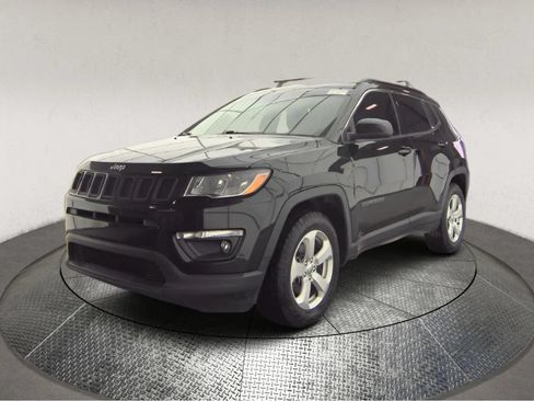 Used 2019 Jeep Compass Latitude w/ Cold Weather Group AWD/4WD image 3