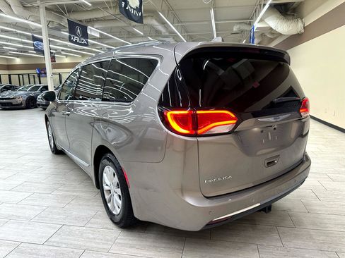 Used 2018 Chrysler Pacifica Touring-L Plus image 7