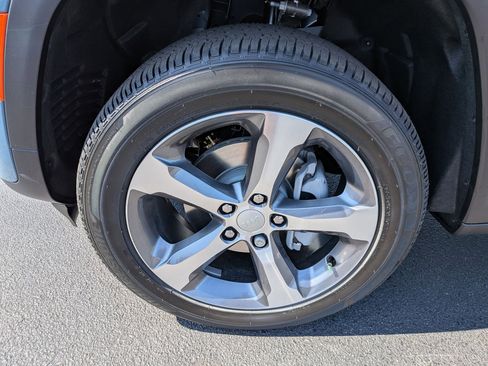 New 2026 Jeep Grand Cherokee Limited RWD image 9