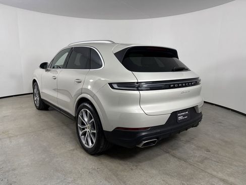 Certified 2024 Porsche Cayenne image 3