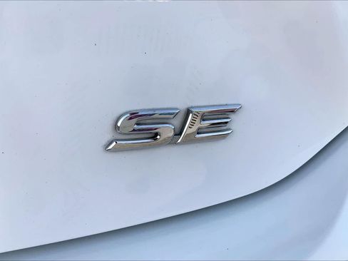 Used 2025 Toyota Camry SE FWD image 10