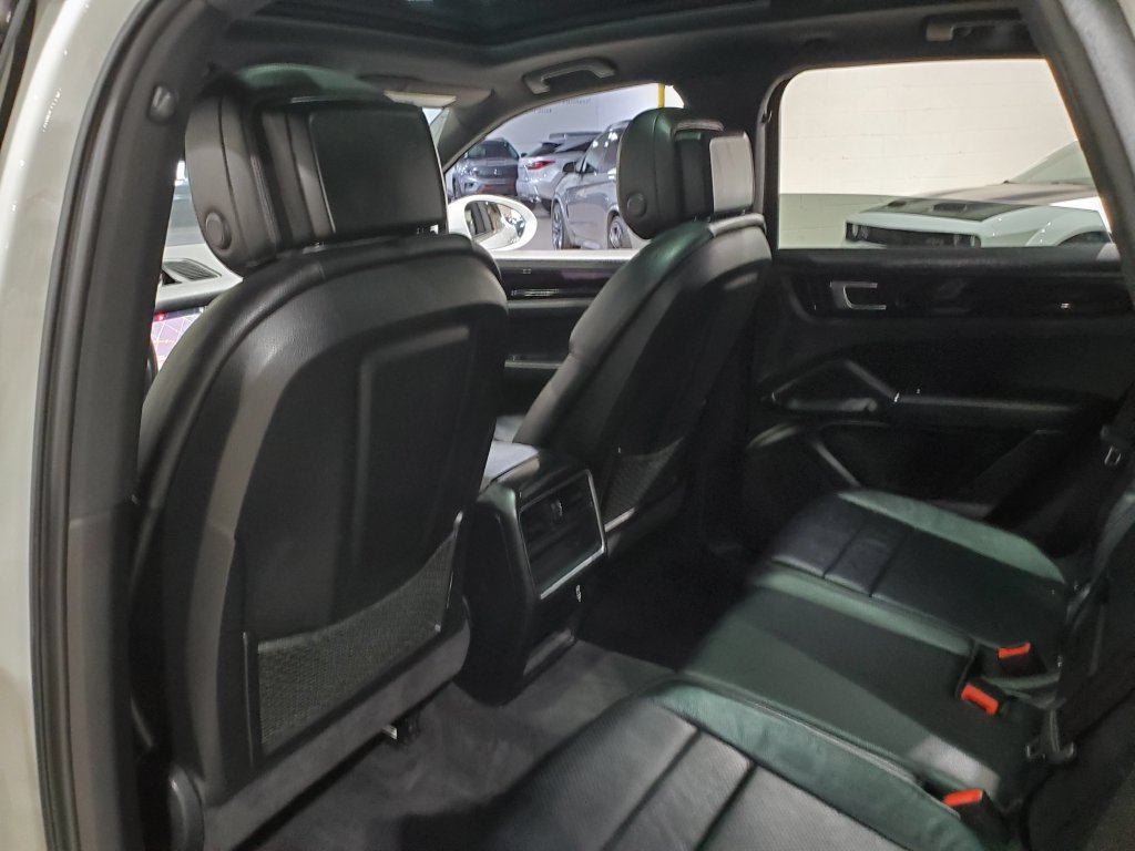 Used 2020 Porsche Cayenne AWD/4WD image 24