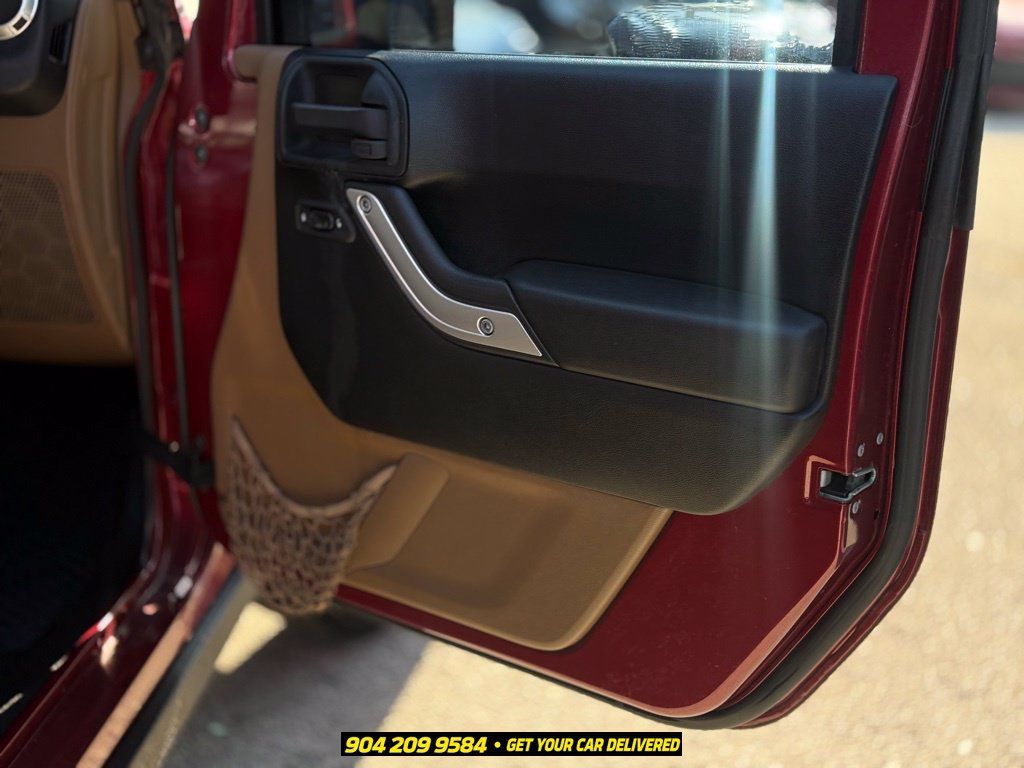 Used 2013 Jeep Wrangler Unlimited Rubicon w/ Connectivity Group AWD/4WD image 11
