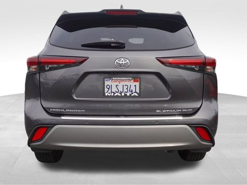 Used 2024 Toyota Highlander Platinum image 4