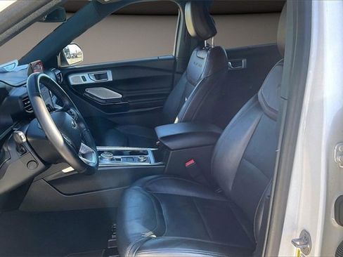 Used 2022 Ford Explorer Platinum w/ Technology Package image 22
