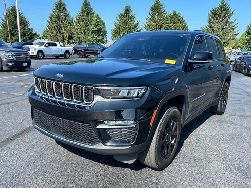 Used 2023 Jeep Grand Cherokee Limited AWD/4WD image 8