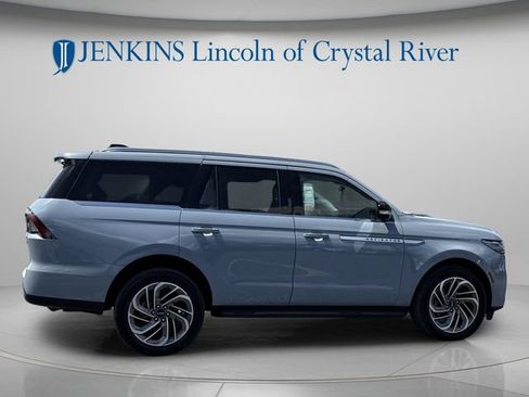 New 2026 Lincoln Navigator Premiere AWD/4WD image 3