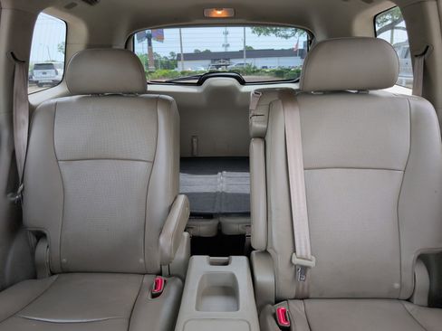 Used 2013 Toyota Highlander Limited image 29