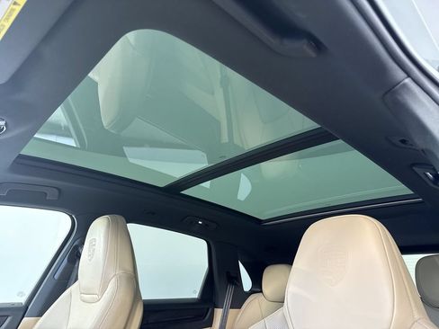 Certified 2021 Porsche Cayenne E-Hybrid AWD/4WD image 41