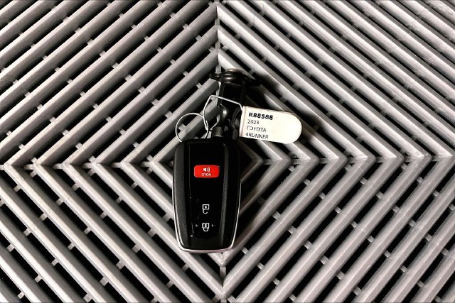 Used 2023 Toyota 4Runner Limited AWD/4WD image 9