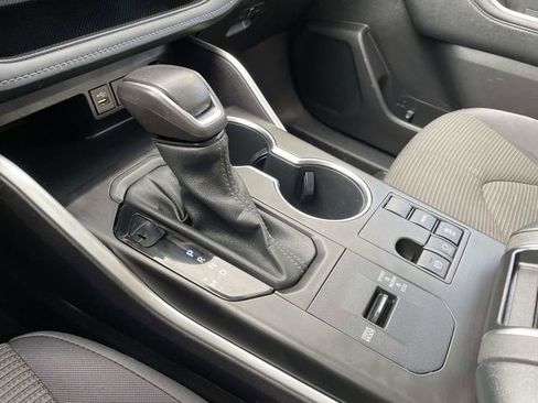 Used 2023 Toyota Highlander LE image 30