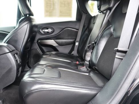 Used 2020 Jeep Cherokee Latitude Plus FWD image 13