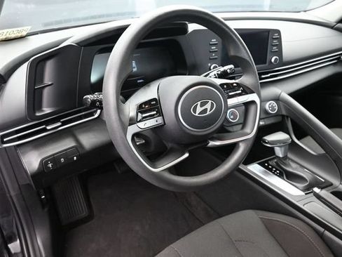 Used 2025 Hyundai Elantra SE FWD image 24