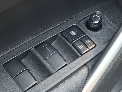 Used 2023 Toyota Corolla Cross LE AWD/4WD image 25