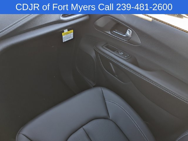 New 2026 Chrysler Pacifica Select FWD image 11