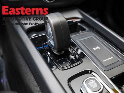 Used 2023 Volvo XC60 B5 Plus image 13